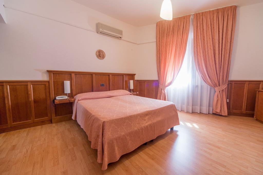 Hotel Del Camerlengo Fara San Martino Chambre photo